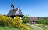Die Barbara-Kapelle und das Forsthaus Broichen in der Baugruppe Am Mühlenberg
